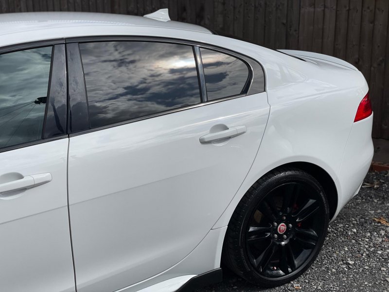 JAGUAR XE