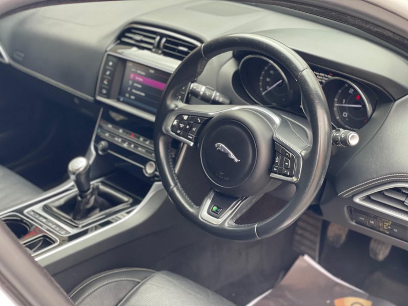 JAGUAR XE