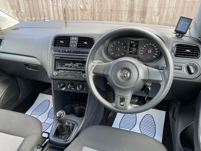 VOLKSWAGEN POLO