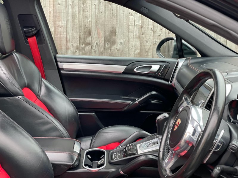 PORSCHE CAYENNE