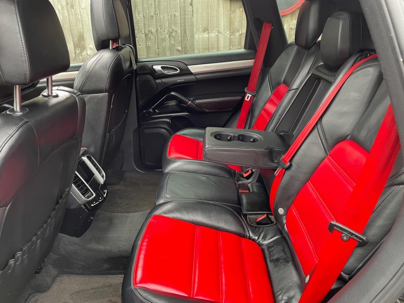 PORSCHE CAYENNE