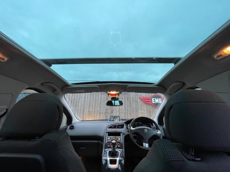 PEUGEOT 5008