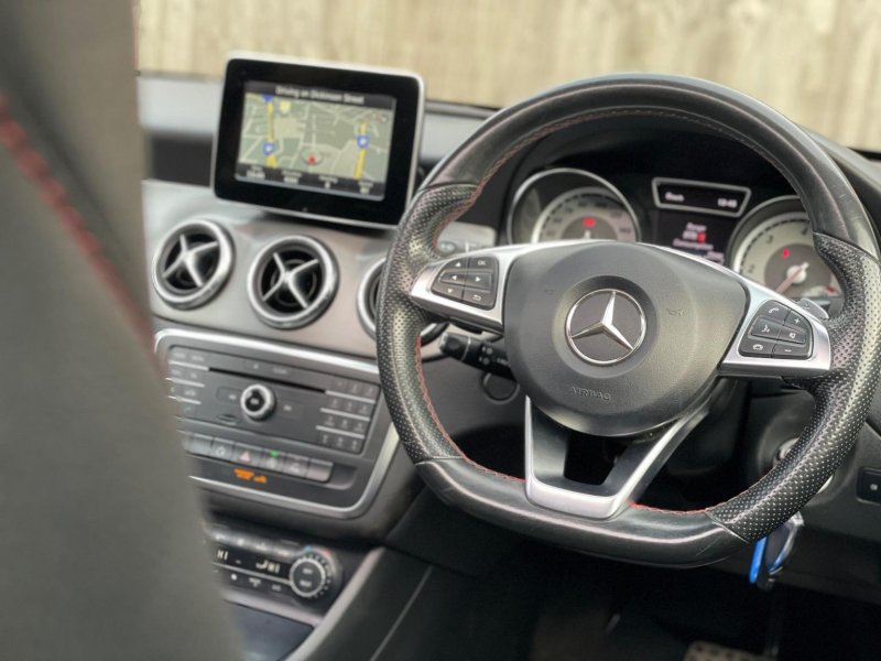MERCEDES-BENZ CLA