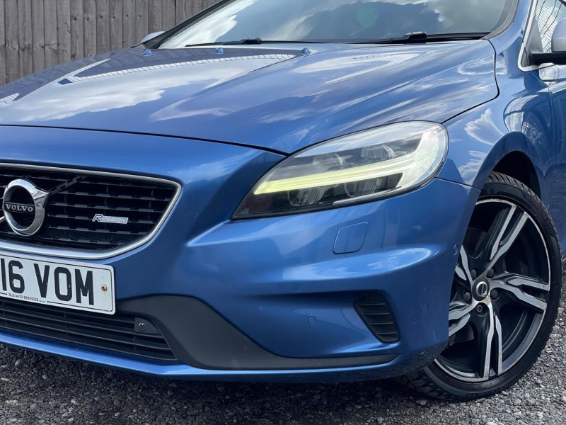 VOLVO V40