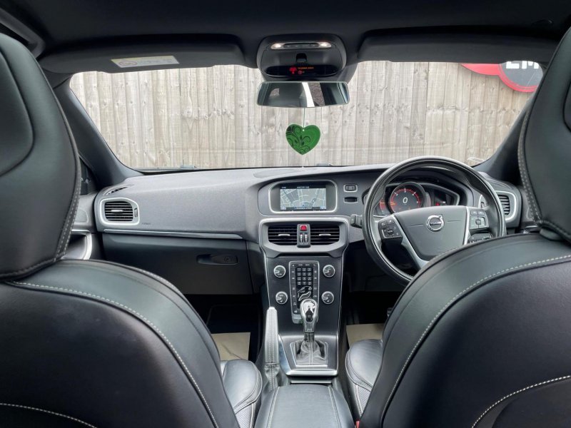 VOLVO V40