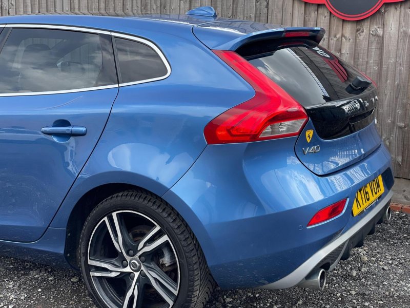 VOLVO V40