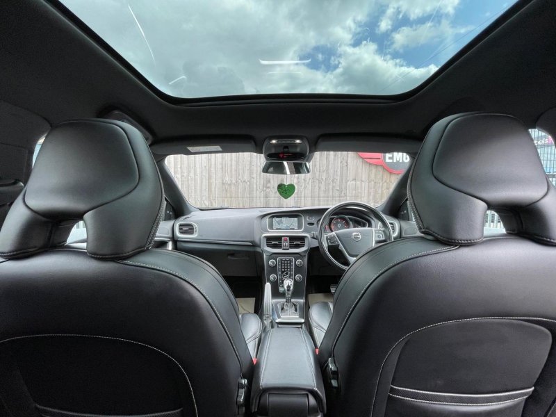 VOLVO V40
