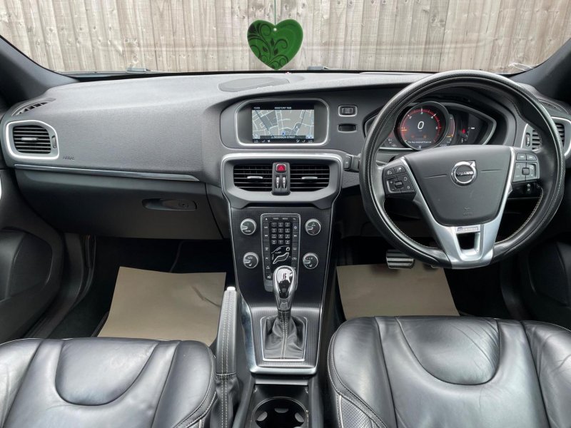 VOLVO V40