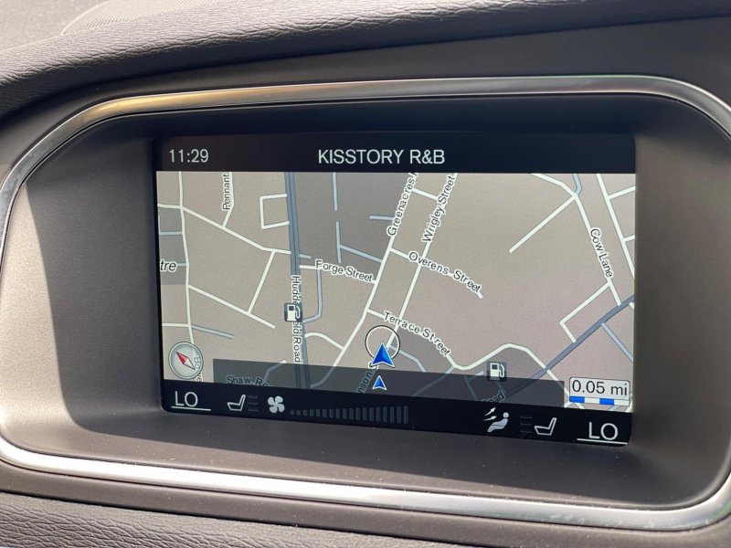 VOLVO V40