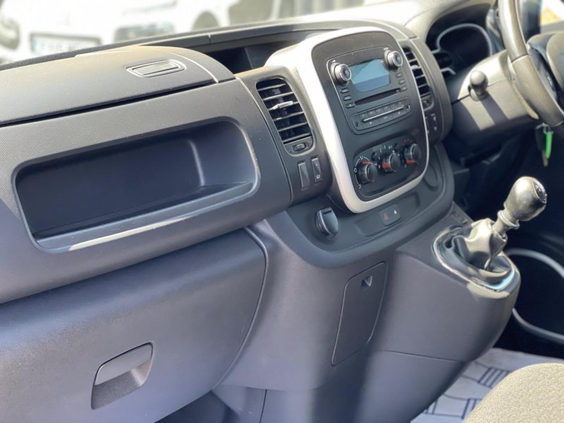 VAUXHALL VIVARO