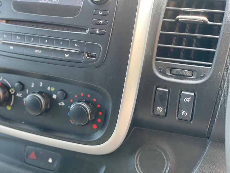 VAUXHALL VIVARO