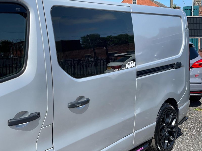 VAUXHALL VIVARO