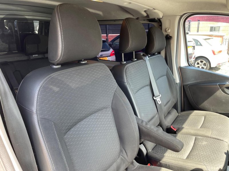 VAUXHALL VIVARO
