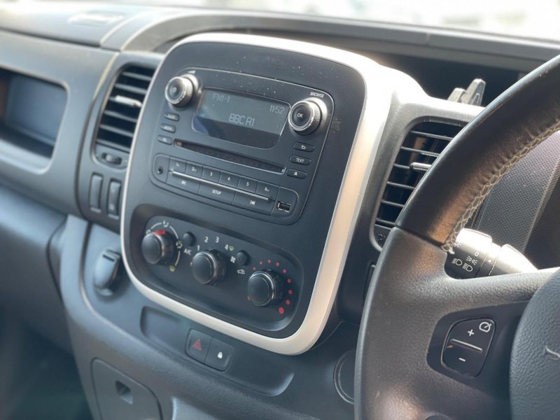 VAUXHALL VIVARO
