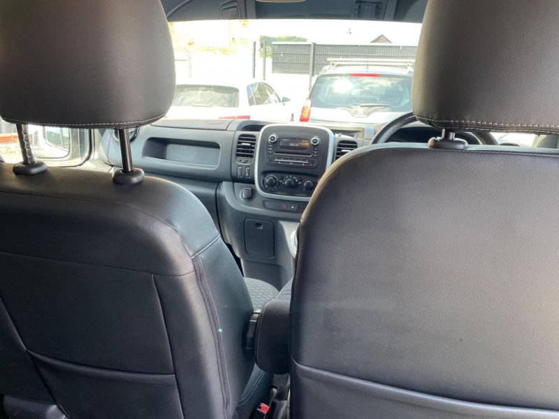 VAUXHALL VIVARO