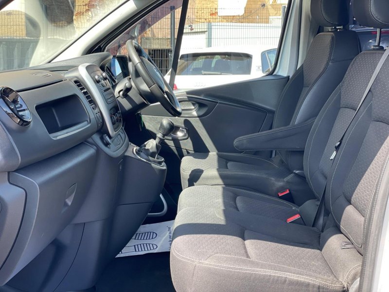 VAUXHALL VIVARO