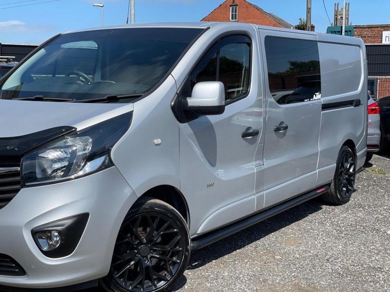 VAUXHALL VIVARO