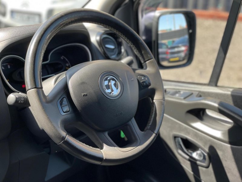 VAUXHALL VIVARO