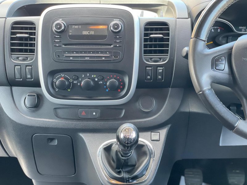 VAUXHALL VIVARO